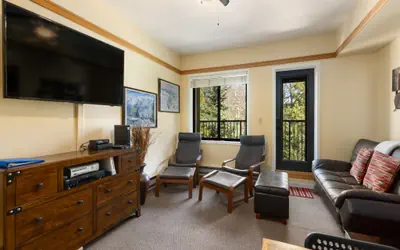 2767 Slopeside