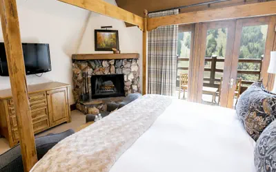 Main Lodge Luxury King Room with Hot Tub
