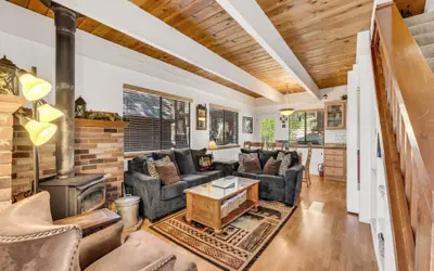 IVH0622 - Cozy Mountain Hideaway