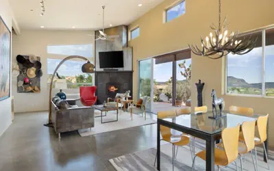 Jackalope Junction-Hot Tub, Fire Pit, BBQ & Desert Views!