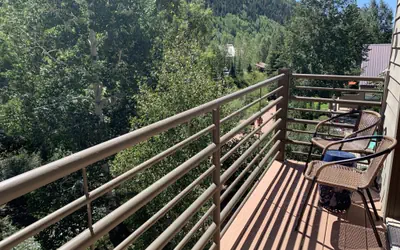 Cloud Nine, Walk to Gondola, Top Floor on River & Hot Tub