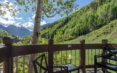 Sunny Condo, Box Canyon Views, Pool & Hot Tub