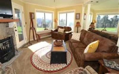 Seven Springs 1 Bedroom Premium Condo, Walking Distance to Slopes