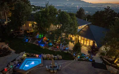 Exclusive Luxury Resort: Heated Pool & Pickleballs