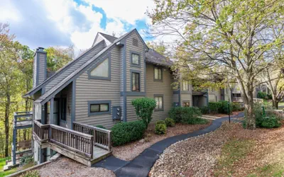 Seven Springs Resort 1BR condo, shuttle to slopes!