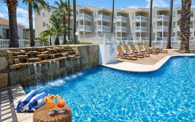Family Condo - Pool, Jacuzzi & BBQ - Walk to Beach