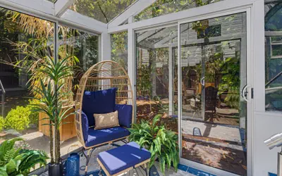 Bella Azul - Charming Home Minutes from Campus