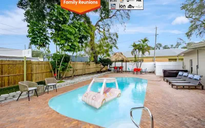 2 Homes - 4 MN to Madiera BCH - Hottub - HTD Pool