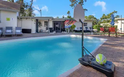 2 Homes - 4 MN to Madiera BCH - Hottub - HTD Pool