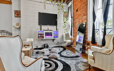 New! Huge Downtown Loft - Game Room - Free Parking
