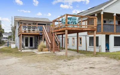 Spacious Beachfront Duplex - Top Floor - Dog Friendly | 124 S Fletcher