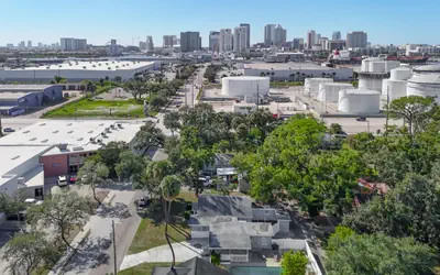 Palmetto Beach Compound. Pool. 4 Apartments
