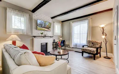 94 Walk Score | Capitol Hill Denver | New King Bed