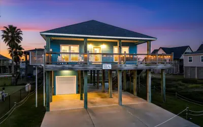 3 Bd/2 Bth, Walkable to the Beach, Villa Verdie