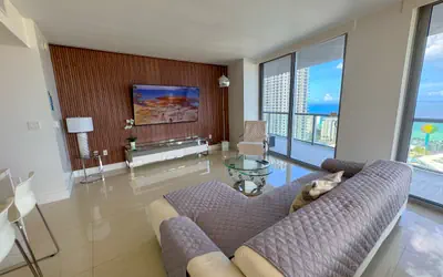 Exclusive 3 Bedrooms Apartment W/ Amazing View