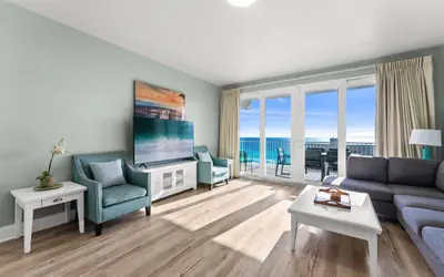 Beach and Ocean Views! Steps 2 Beach, Restaurants! Sleeps 9