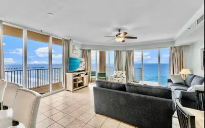 Stunning 3BR/3BA Beachfront Condo! Sleeps 10