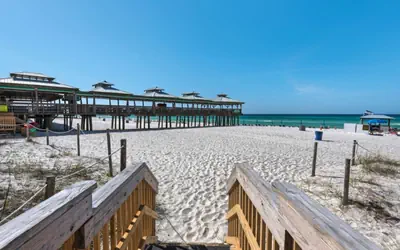 Oceanview Resort Low Floor Condo! Steps to the Beach! Sleeps 6