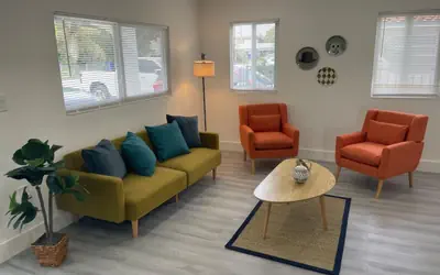 2800 SW 21st · Cozy & Spacious House w/parking