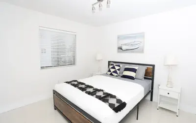 2 bed/1 bath apart with parking on great location!