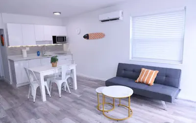 Remodeled 1bed/1bath apt w/parking great location