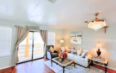 Sleeps 10 | 4 En-Suite Baths | 1 Min Walk to Beach