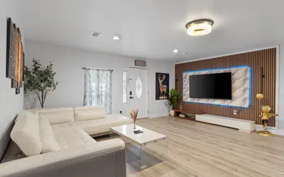 Grand 6BR Coastal Villa • Private Pool • 3 King Beds • 5 Mins to Beach