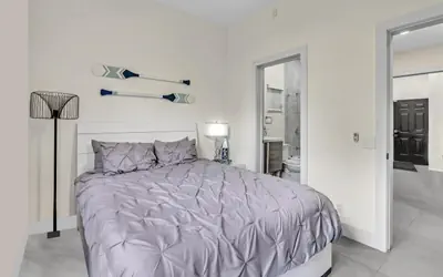 Private Room 1 Block from Ft Lauderdale Beach