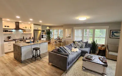 Renovated King Bed Condo near beach with pool access.