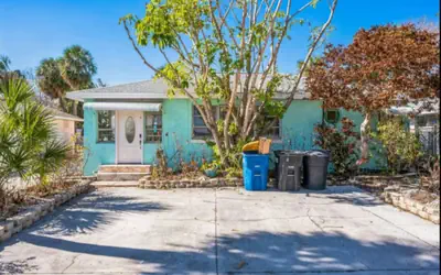 Walk to the Beach | Sleeps 6