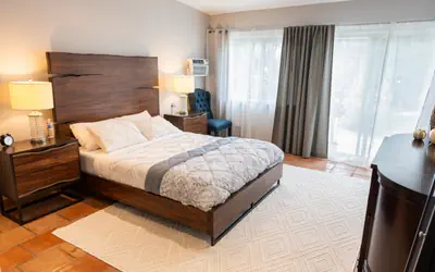 STYLISH 3BR *HOUSE* w/ YARD & PARKING in NOHO ARTS DISTRICT (p15)