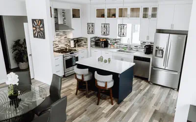 ELEGANT, WELL-APPOINTED 3-BEDROOM HOME WITH PRIVATE HOT TUB BUILT IN 2020  (p26)