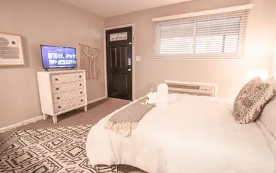 OSU Campus West • Private Parking • Quiet Studio