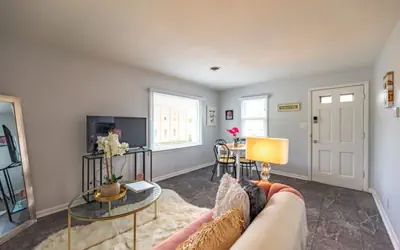 Clintonville Cozy Haven! Near Parks, Shops & OSU!