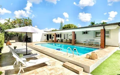 Miami Chic-Heated Pool Near FIU and Coral Gables