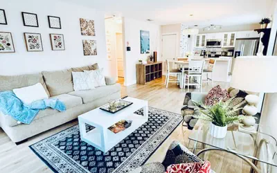 Quiet retreat near Coconut Grove + free parking