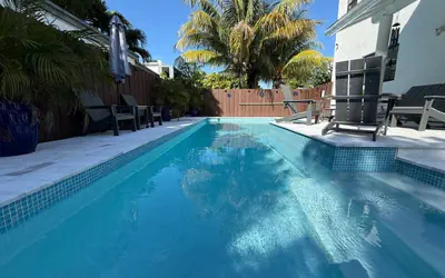 Miami Heated pool Villa Sleeps 10 Free Parking near Coconut Grove, Coral Gables, Brickell & Beaches