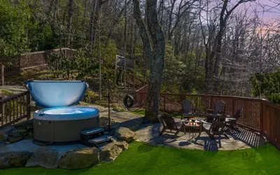 Hillside Hideaway: Container Home in Blowing Rock