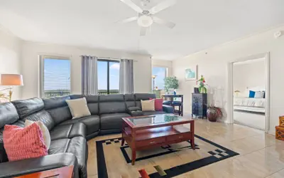 9th-Floor Ocean View Condo, Pool & Hot Tub