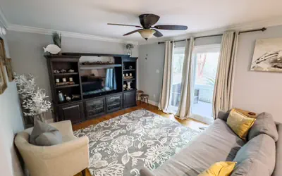 Downtown Ocean Springs 2 beds Garage