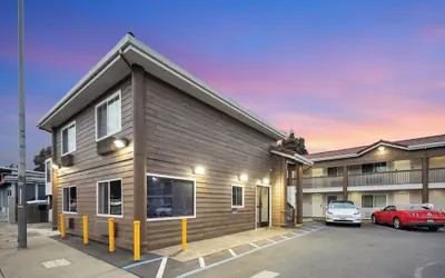 Bayhill Inn