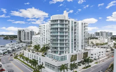 914 Tiffany House 1 Bedroom Condo by RedAwning