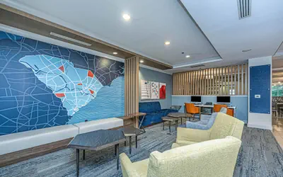 Holiday Inn Express & Suites Charleston Arpt-Conv Ctr Area