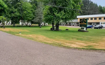 Sunshine Motel and Cabins