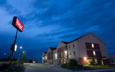 Red Roof Inn & Suites Dickinson