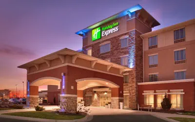 Holiday Inn Express and Suites Overland Park by IHG