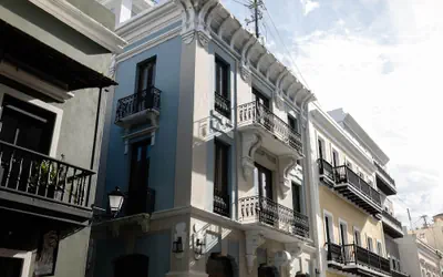EL Colonial Hotel Open Bar Adults Only