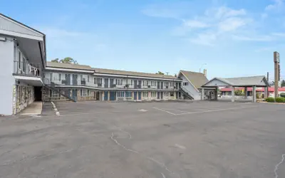 Pine Tree Inn