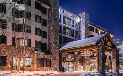 Grand Lodge 1-Bedroom Condo with 3 Queens & Close to Everything 1 Condo - No Cleaning Fee! by RedAwning