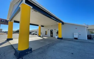 Kenedy Inn & Suites